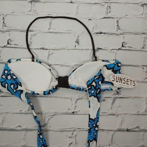 Nwt‎ Sunsets Bikini Top - Picture 3 of 5